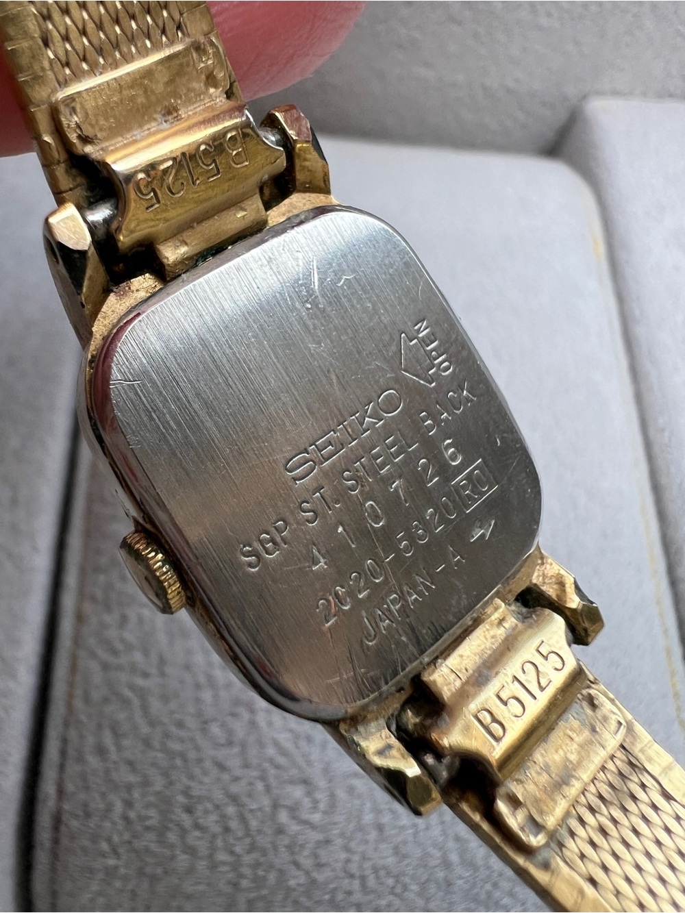 Seiko Gold Tone Ladies Watch with Champagne Dial - Picture 4 of 6